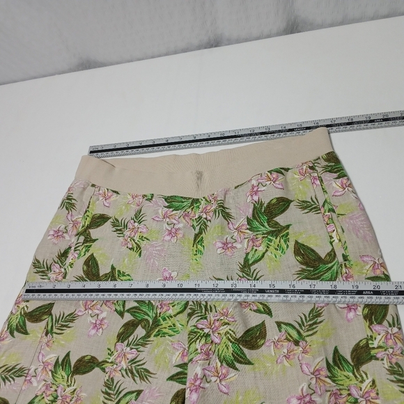 J.Jill 100% Tropical  Linen Floral Capris. Size M Petite - Picture 4 of 10